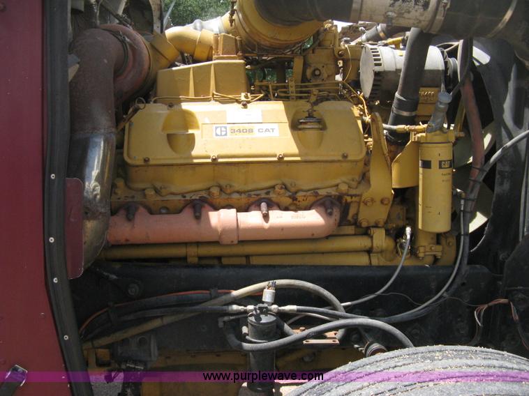 image for item D8464 1982 Freightliner FLC120 semi truck