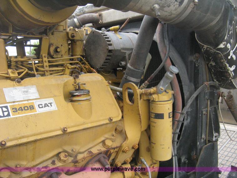 image for item D8464 1982 Freightliner FLC120 semi truck