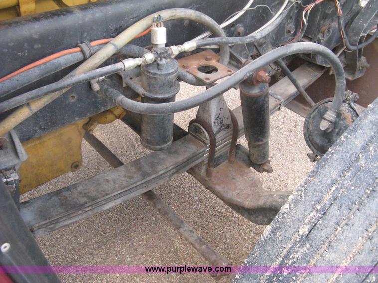 image for item D8464 1982 Freightliner FLC120 semi truck