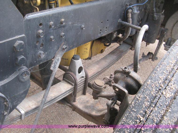 image for item D8464 1982 Freightliner FLC120 semi truck