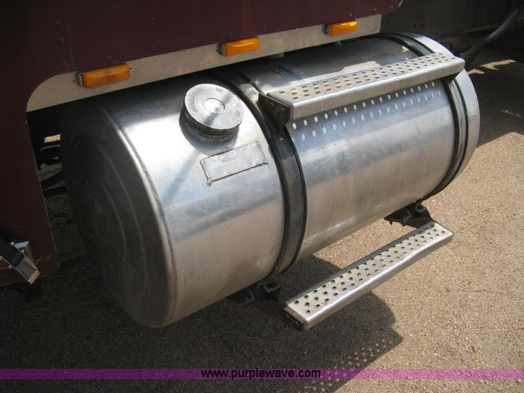 image for item D8464 1982 Freightliner FLC120 semi truck