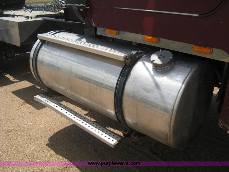 image for item D8464 1982 Freightliner FLC120 semi truck