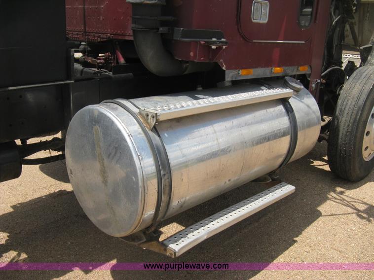 image for item D8464 1982 Freightliner FLC120 semi truck