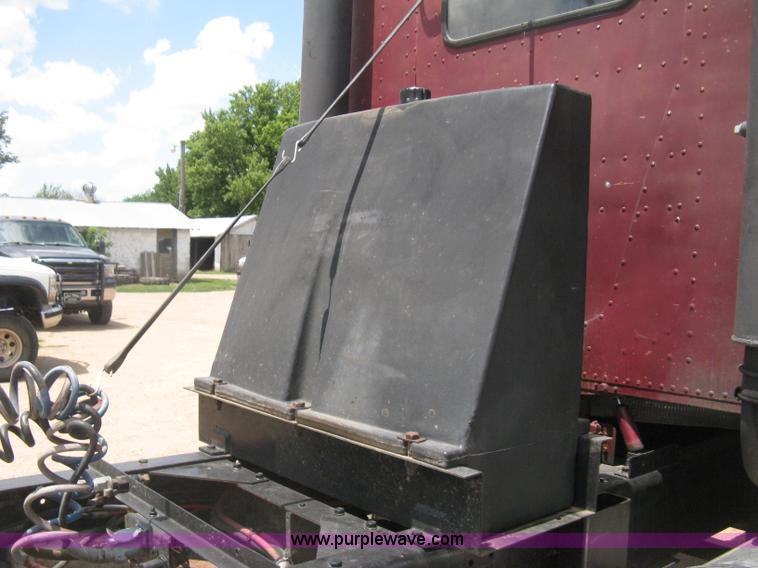 image for item D8464 1982 Freightliner FLC120 semi truck