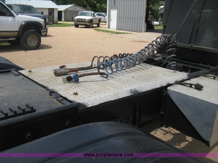 image for item D8464 1982 Freightliner FLC120 semi truck