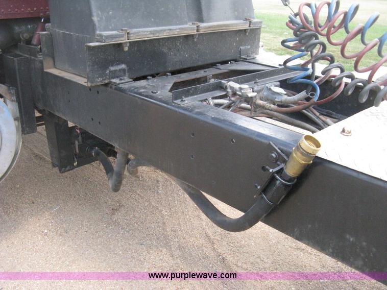 image for item D8464 1982 Freightliner FLC120 semi truck