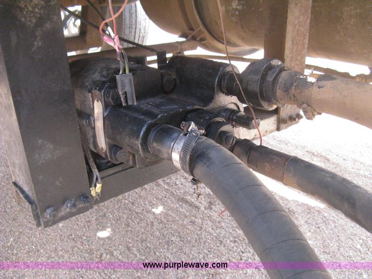 image for item D8464 1982 Freightliner FLC120 semi truck