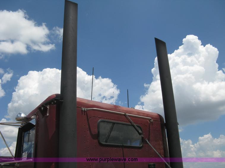 image for item D8464 1982 Freightliner FLC120 semi truck