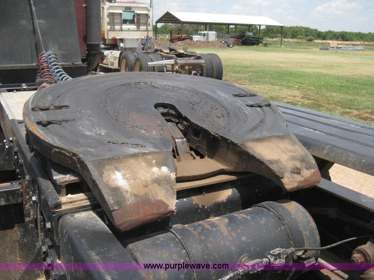 image for item D8464 1982 Freightliner FLC120 semi truck