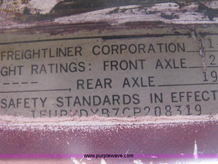 image for item D8464 1982 Freightliner FLC120 semi truck