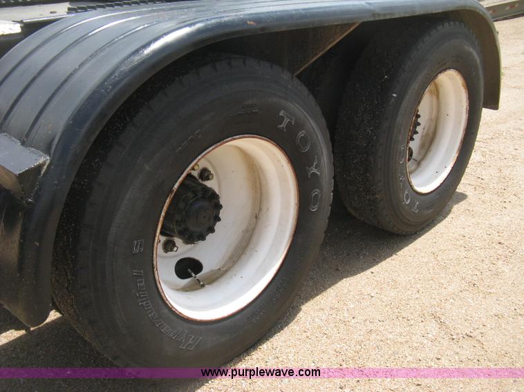 image for item D8464 1982 Freightliner FLC120 semi truck