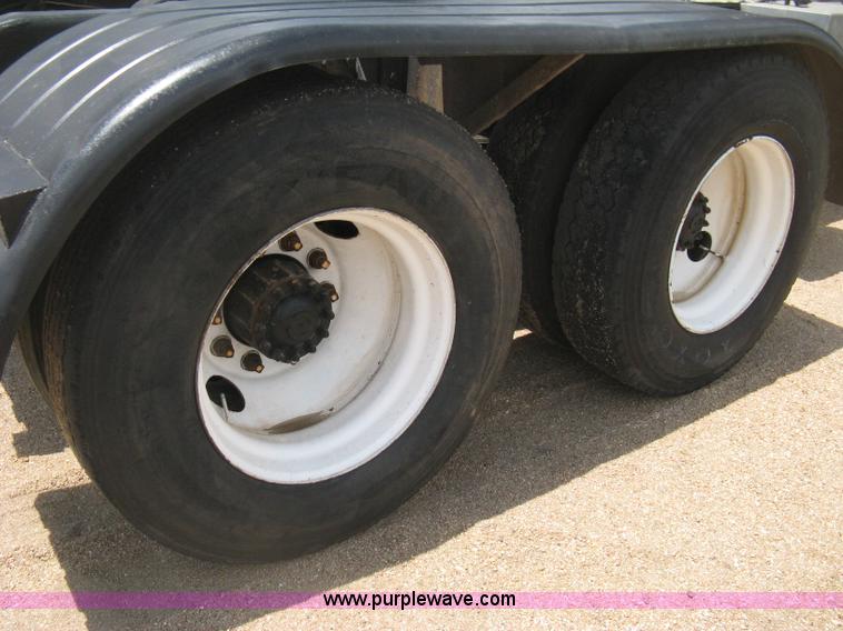 image for item D8464 1982 Freightliner FLC120 semi truck