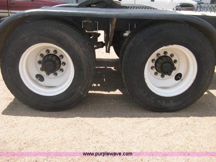 image for item D8464 1982 Freightliner FLC120 semi truck