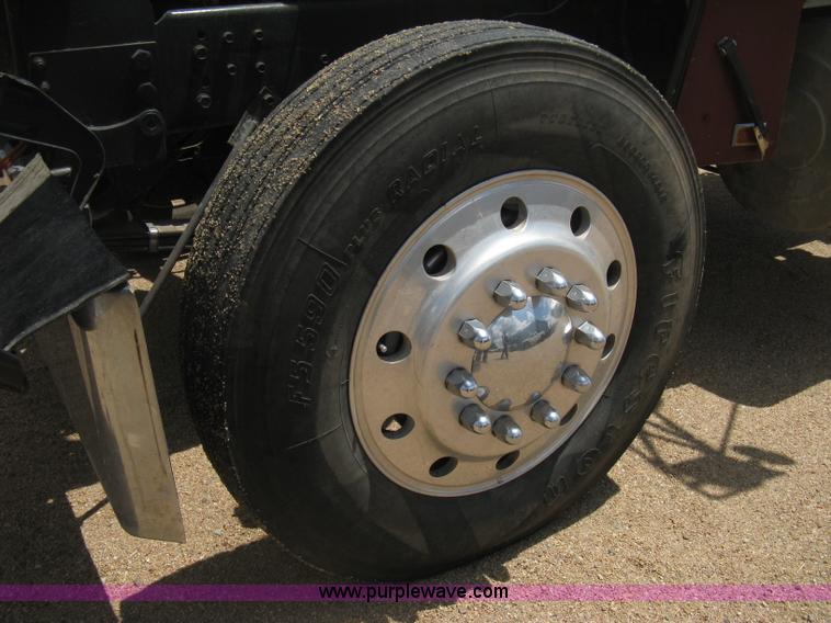 image for item D8464 1982 Freightliner FLC120 semi truck