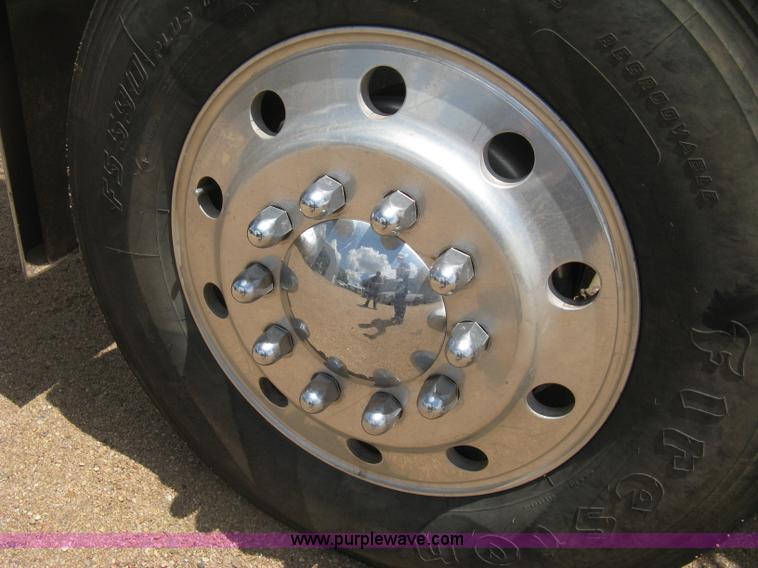 image for item D8464 1982 Freightliner FLC120 semi truck