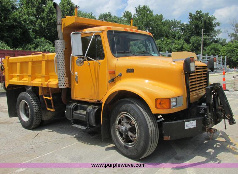 image for item E7285 1996 International 4900 dump truck
