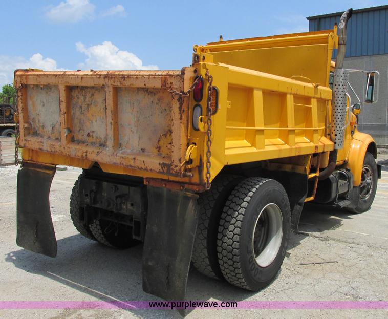image for item E7285 1996 International 4900 dump truck