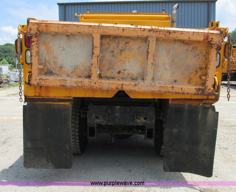image for item E7285 1996 International 4900 dump truck
