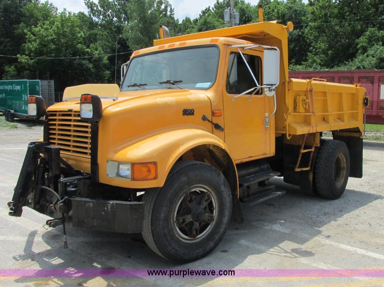 image for item E7285 1996 International 4900 dump truck