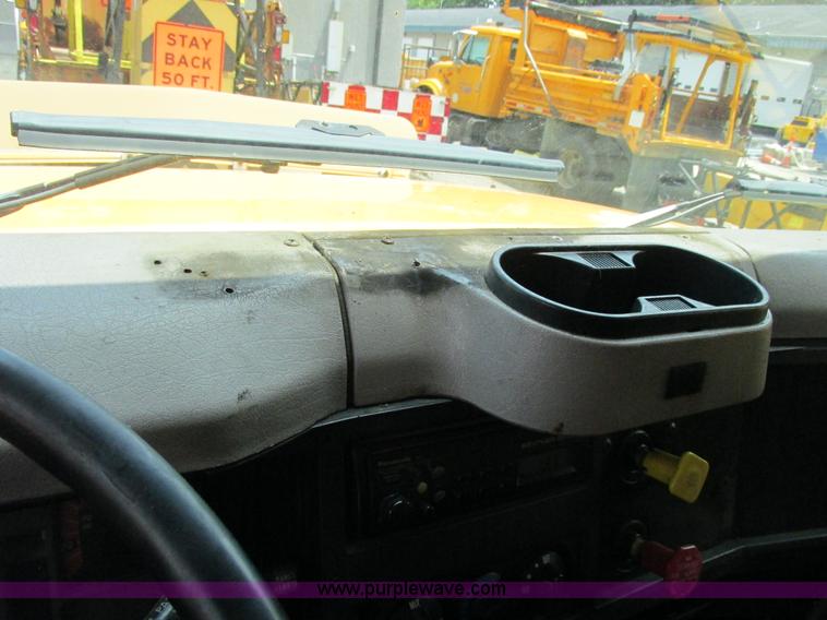 image for item E7285 1996 International 4900 dump truck