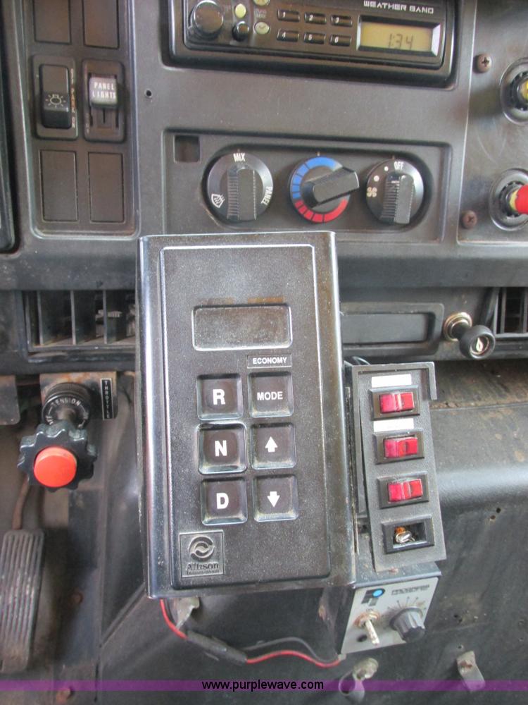 image for item E7285 1996 International 4900 dump truck