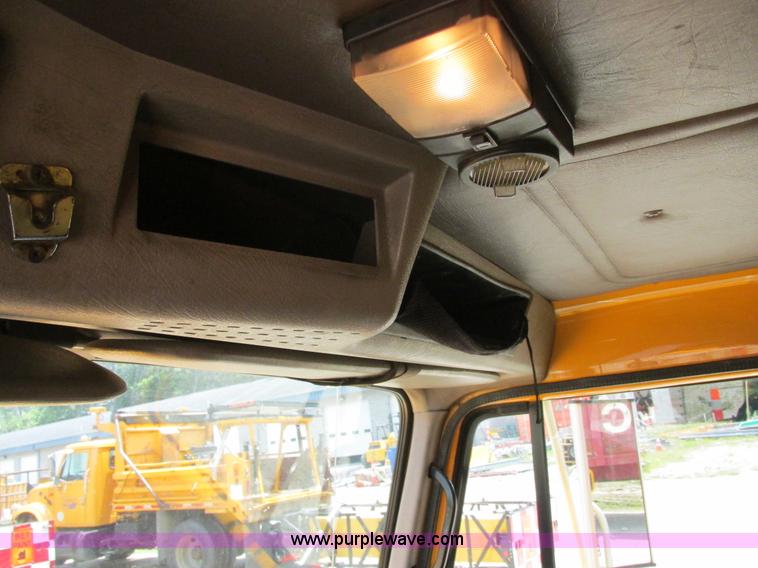 image for item E7285 1996 International 4900 dump truck