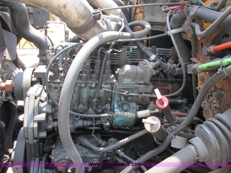 image for item E7285 1996 International 4900 dump truck