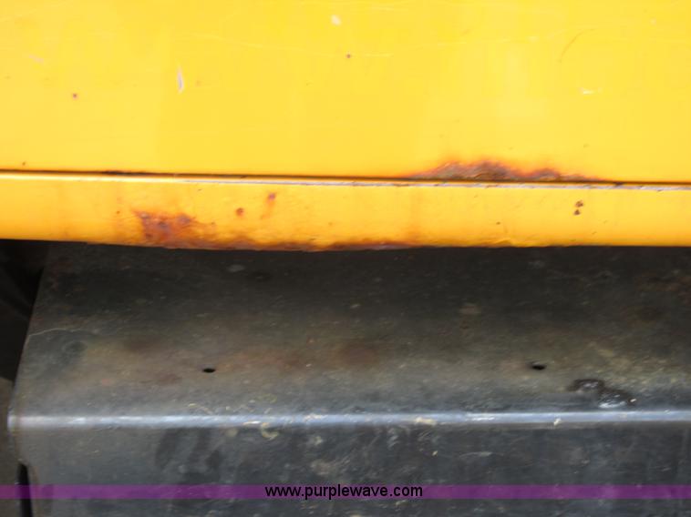 image for item E7285 1996 International 4900 dump truck