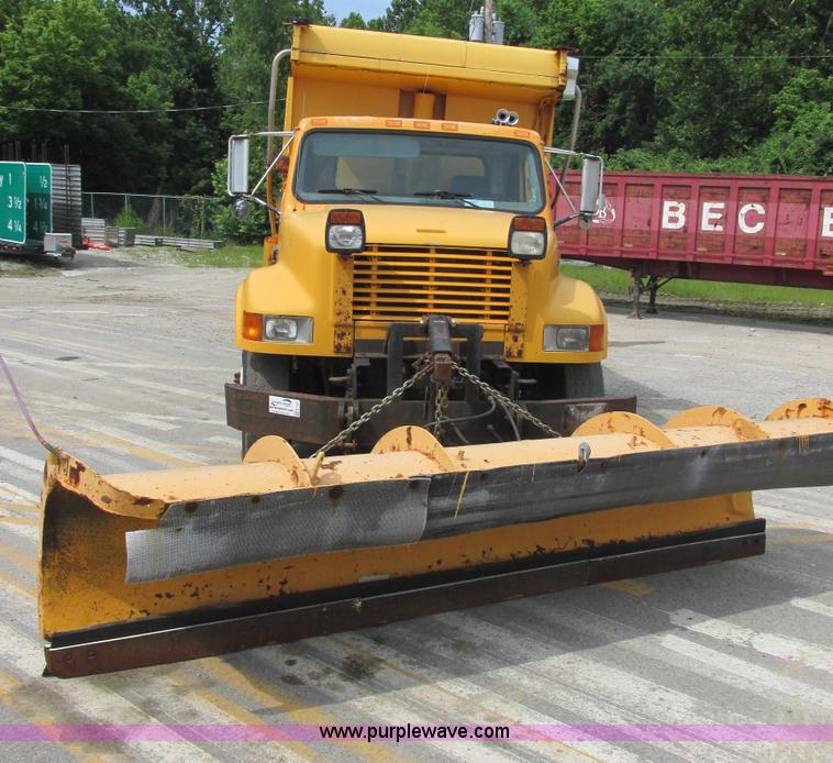 image for item E7287 1999 International 4900 dump truck