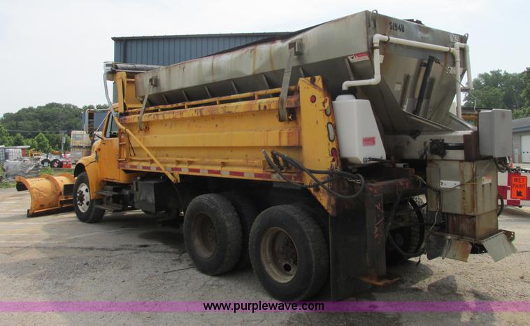 image for item E7287 1999 International 4900 dump truck