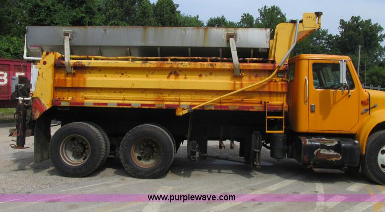 image for item E7287 1999 International 4900 dump truck