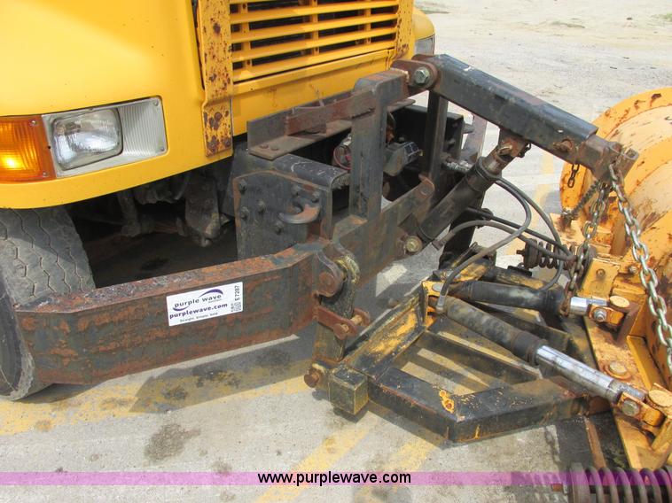 image for item E7287 1999 International 4900 dump truck