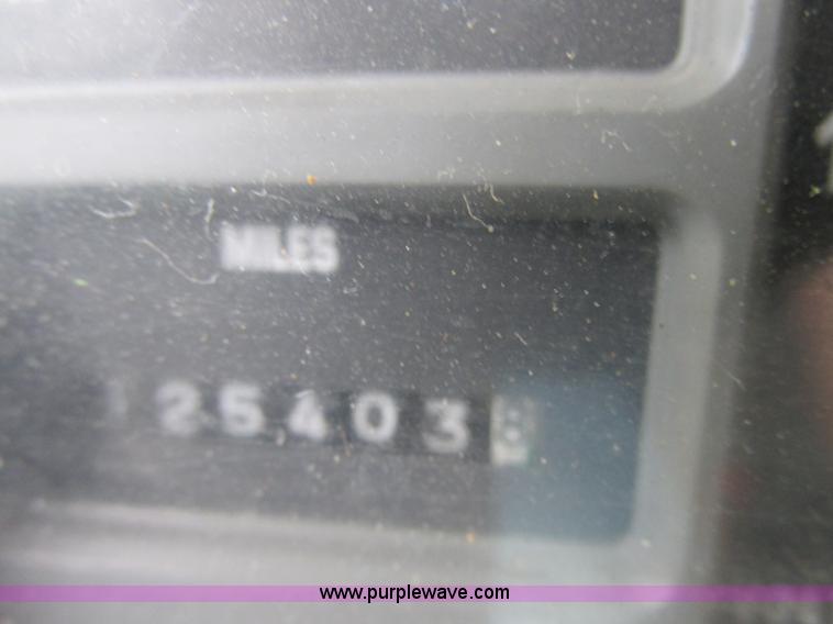 image for item E7287 1999 International 4900 dump truck