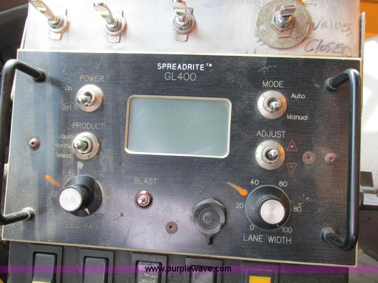 image for item E7287 1999 International 4900 dump truck