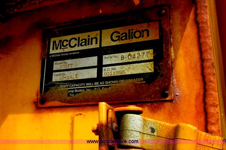 image for item E7287 1999 International 4900 dump truck