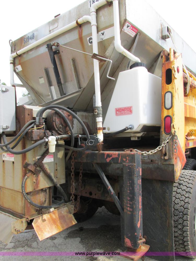 image for item E7287 1999 International 4900 dump truck