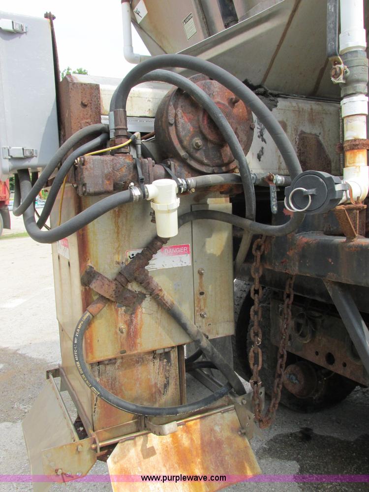 image for item E7287 1999 International 4900 dump truck