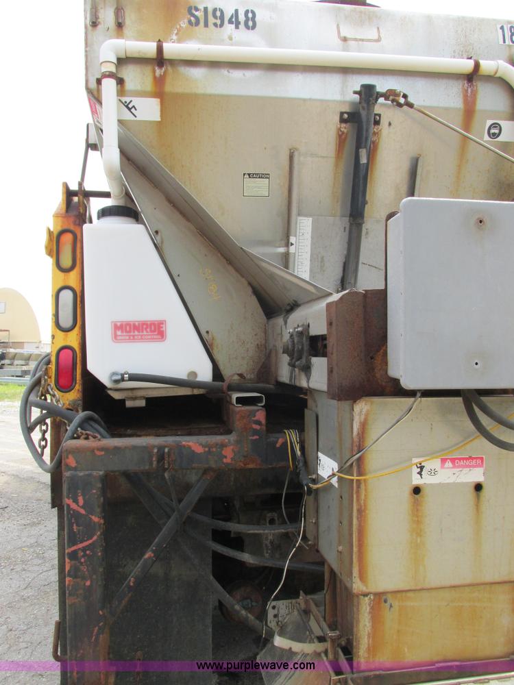 image for item E7287 1999 International 4900 dump truck