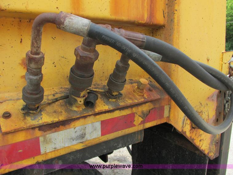 image for item E7287 1999 International 4900 dump truck