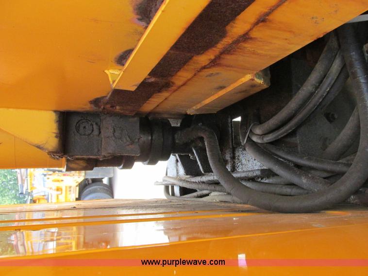 image for item E7287 1999 International 4900 dump truck