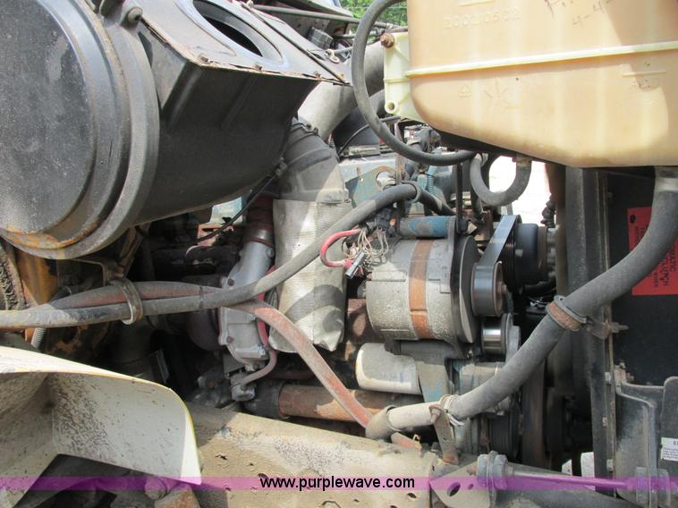 image for item E7287 1999 International 4900 dump truck