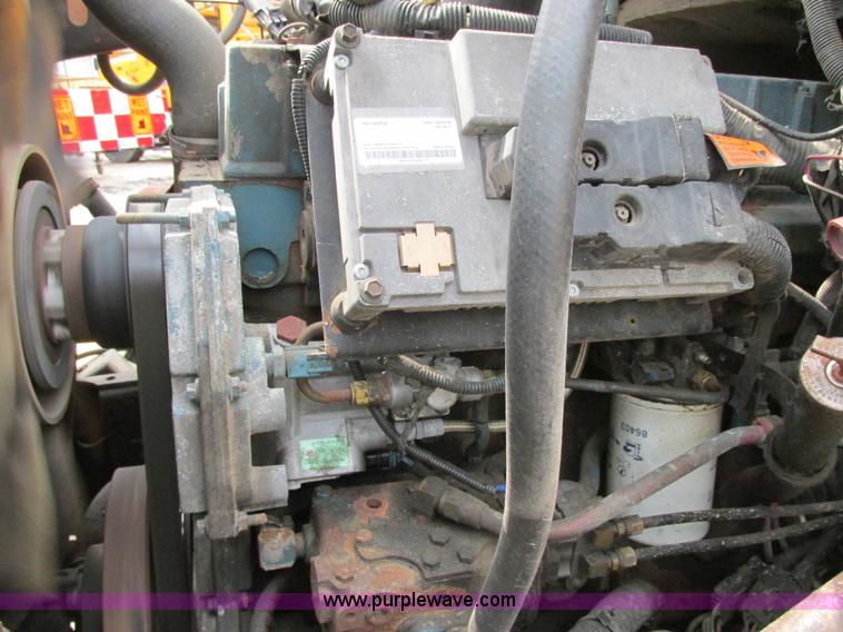 image for item E7287 1999 International 4900 dump truck