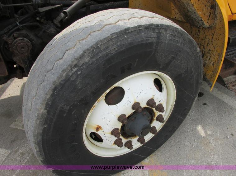 image for item E7287 1999 International 4900 dump truck