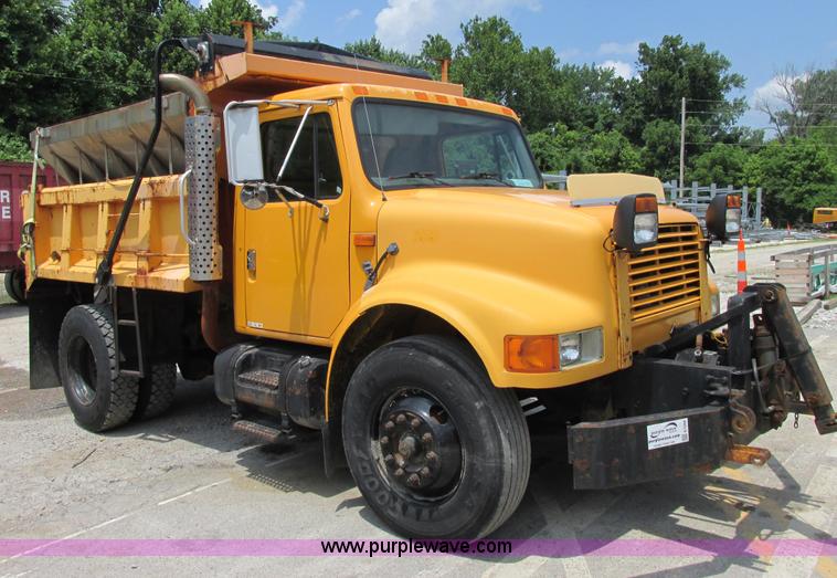 image for item E7288 1997 International 4900 dump truck