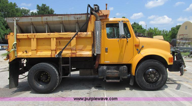 image for item E7288 1997 International 4900 dump truck