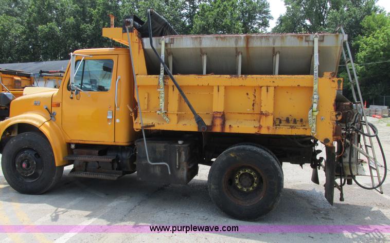 image for item E7288 1997 International 4900 dump truck