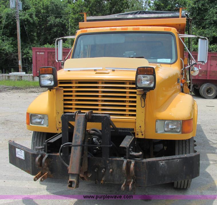 image for item E7288 1997 International 4900 dump truck
