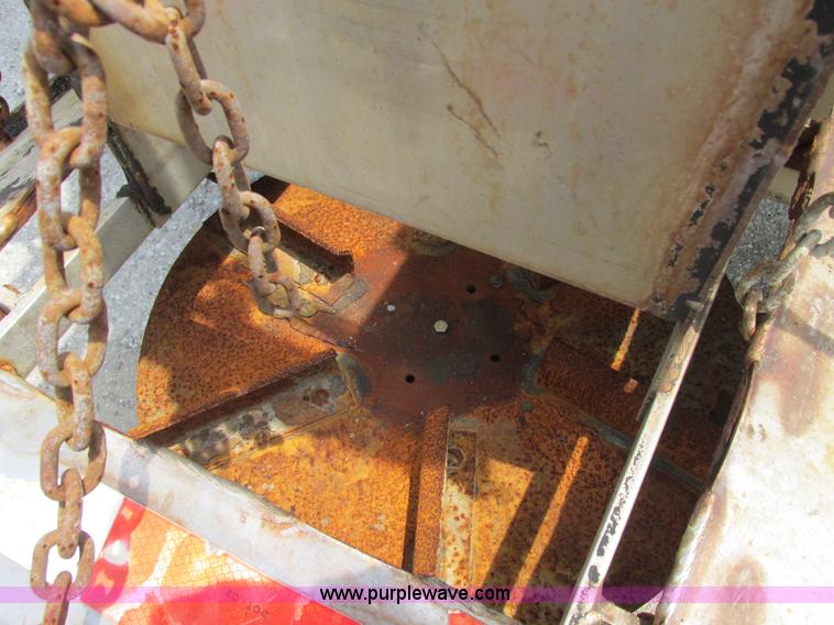 image for item E7288 1997 International 4900 dump truck