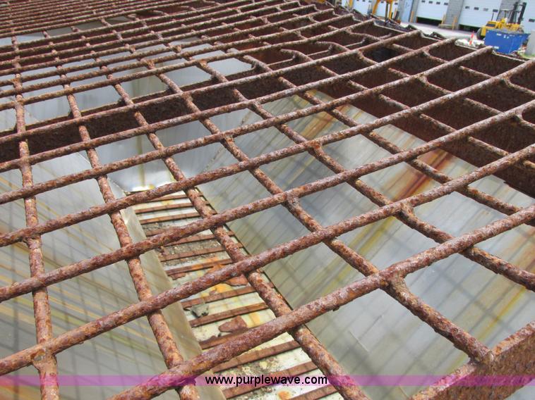 image for item E7288 1997 International 4900 dump truck