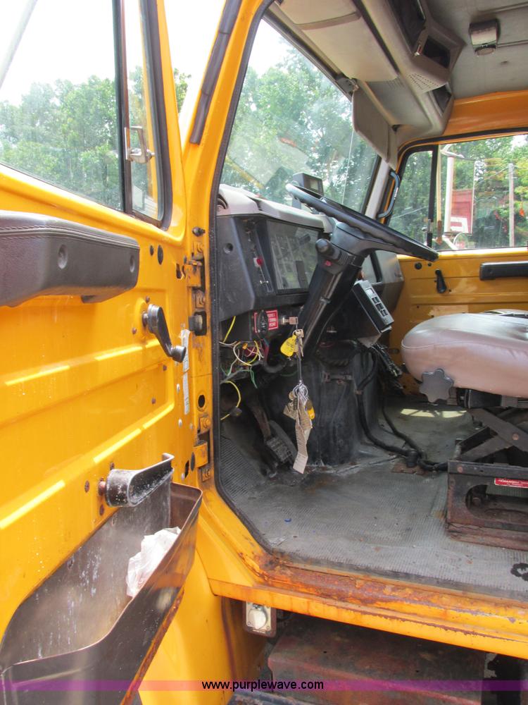 image for item E7288 1997 International 4900 dump truck